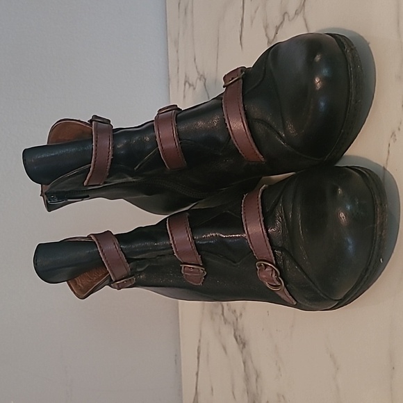 Eric Michael Lena Leather Black Brown Strappy Wedge Ankle Booties 7.5 Spain Chic - Picture 2 of 13